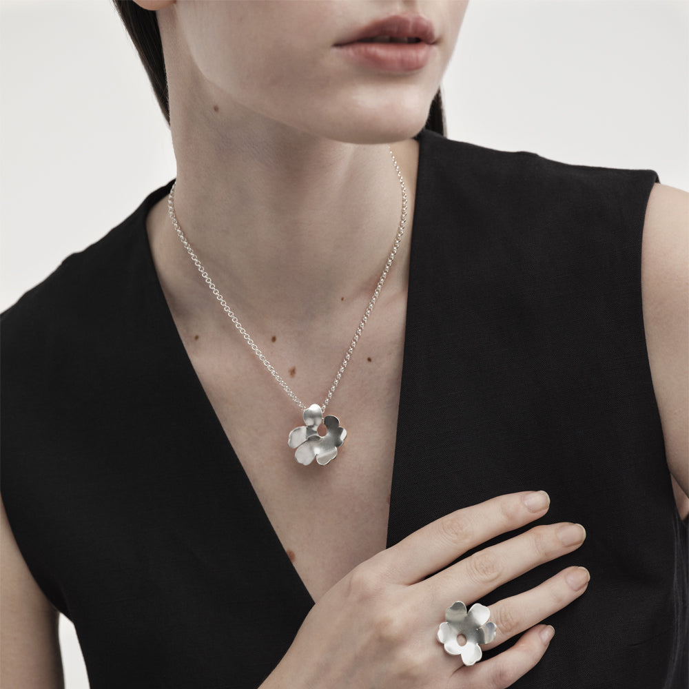 Kalevala x Marimekko Unikko-riipus pieni hopea