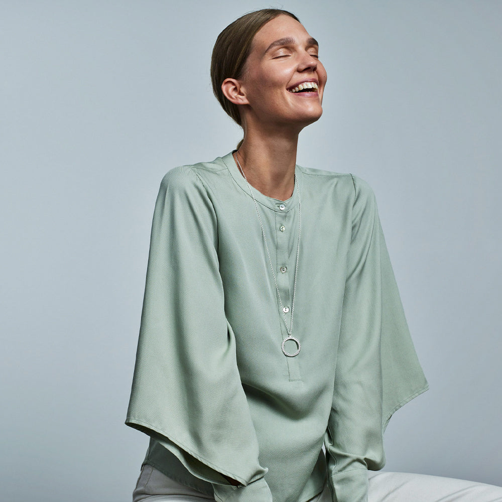 Kalevala Valoisa-riipus iso hopea