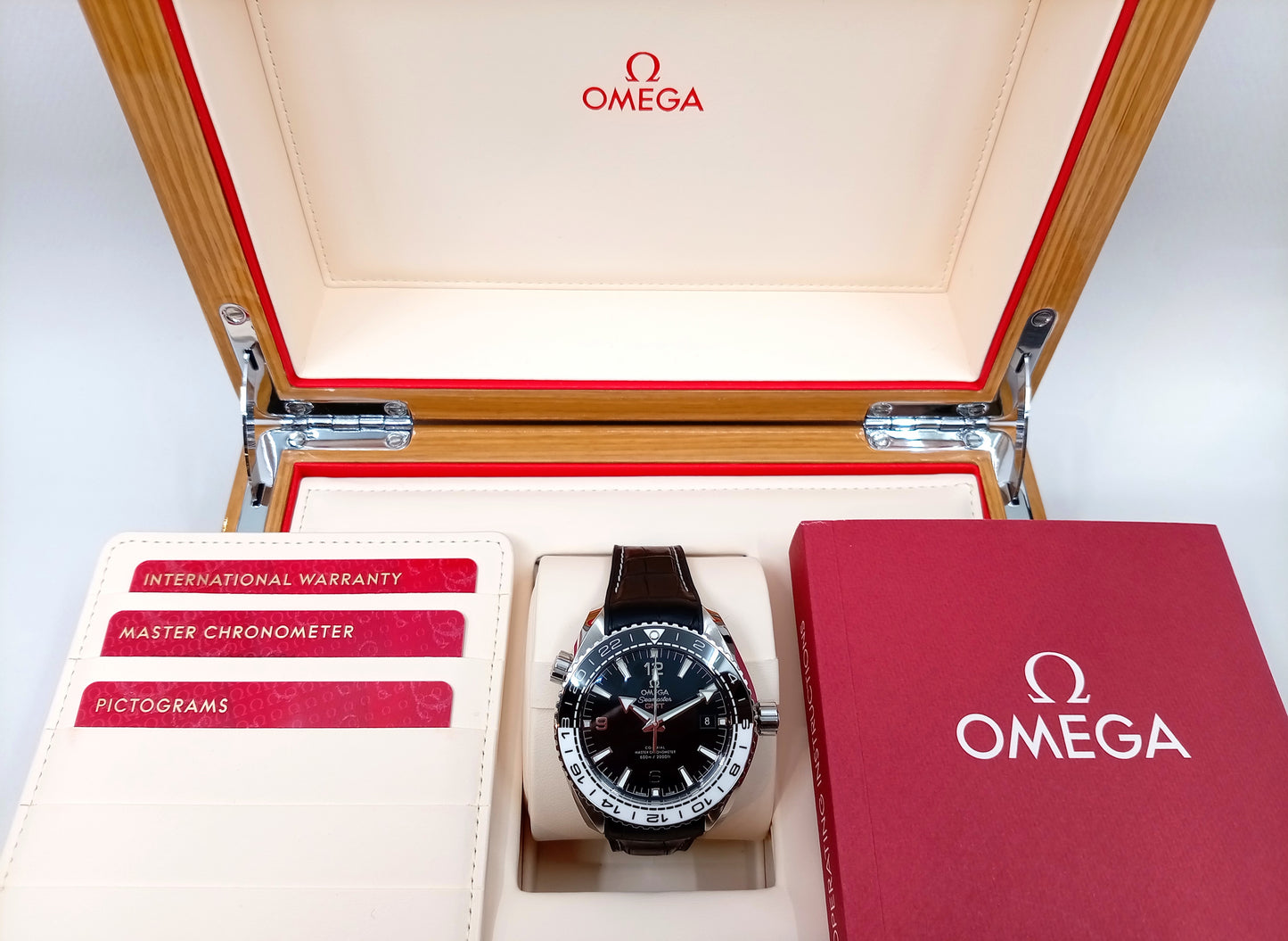 Pre-Owned Omega Seamaster Planet Ocean 600m GMT